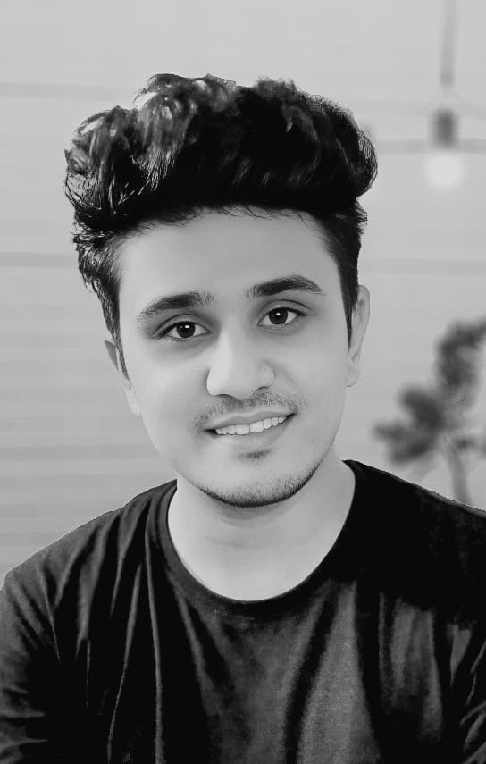 A picture of Reza, the full-stack web developer